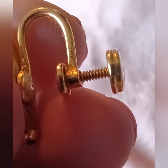 Vintage 1/20 12k Gold Signed Pearl Leaf Earrings - Picture 4 of 6